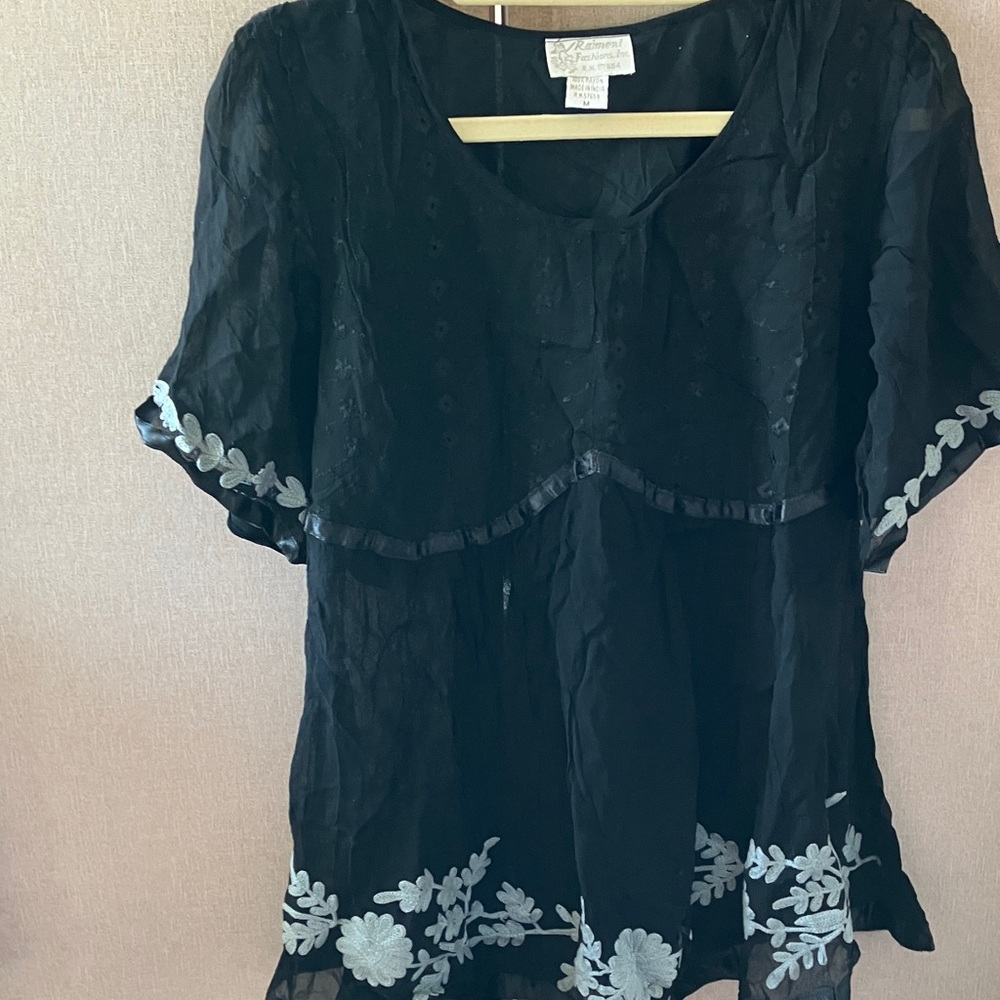 FINAL MARKDOWN Raiment fashions Elegant Black Floral Women's Top medium